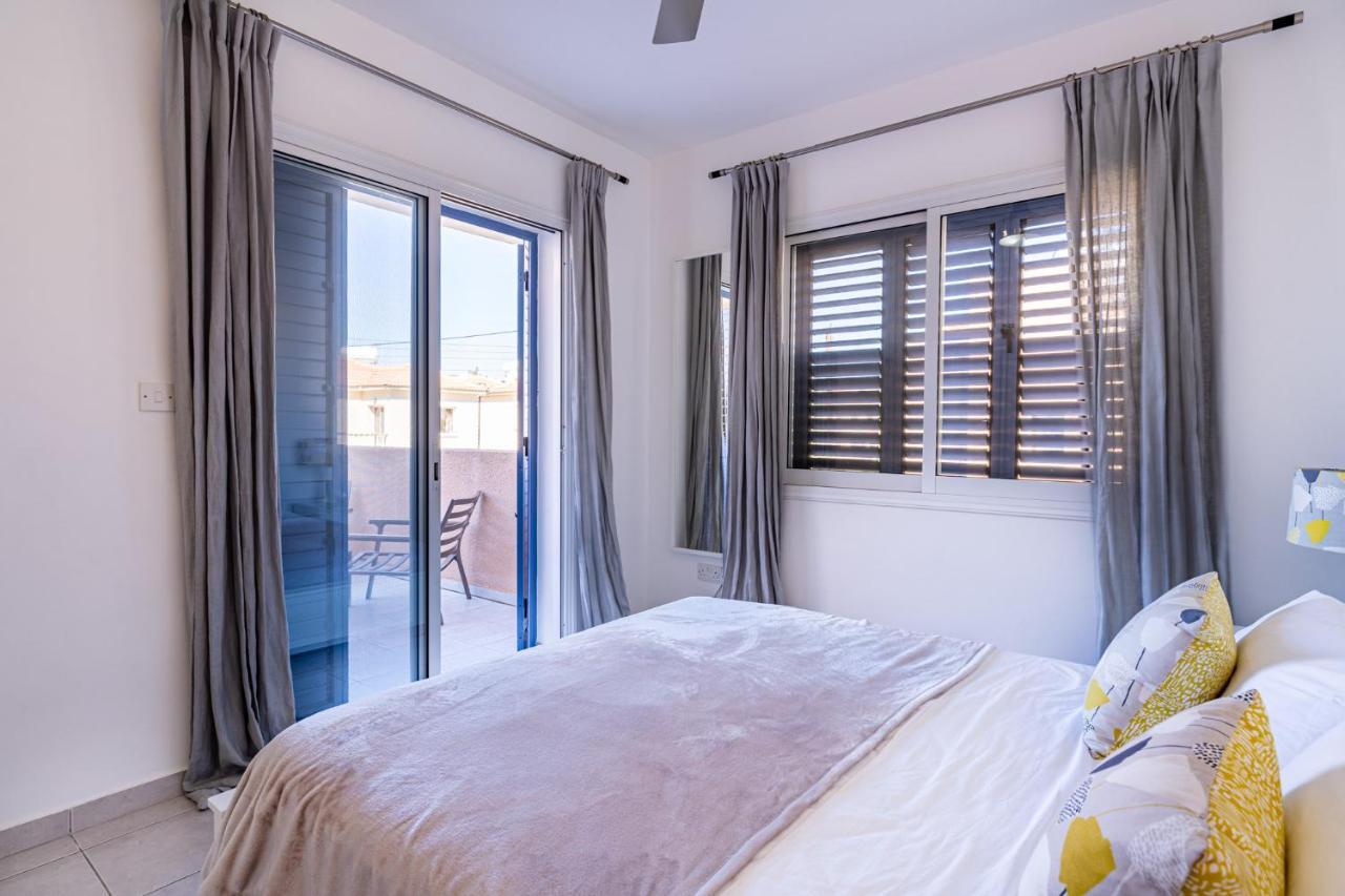 Summer Breeze Holiday Apartment With Pool Paphos Exteriér fotografie