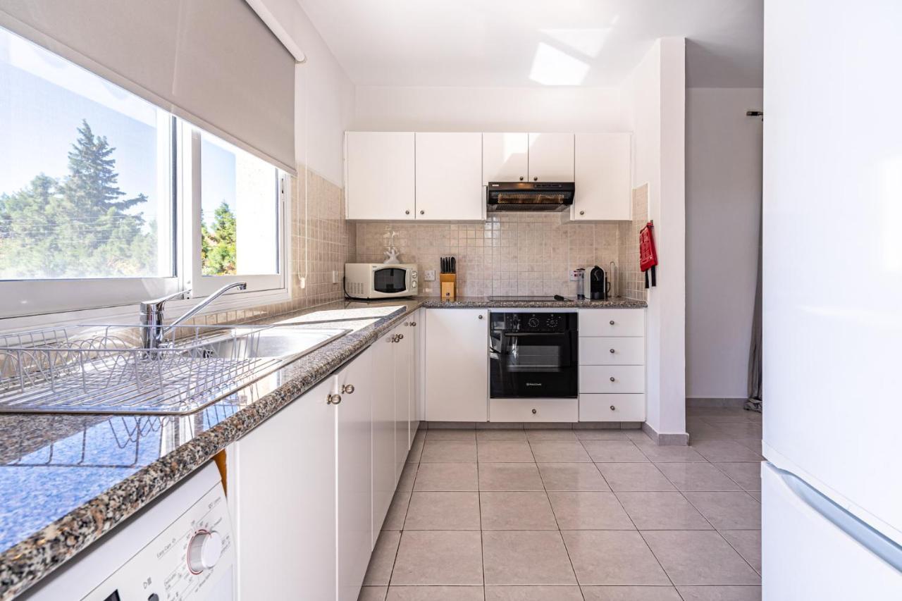Summer Breeze Holiday Apartment With Pool Paphos Exteriér fotografie