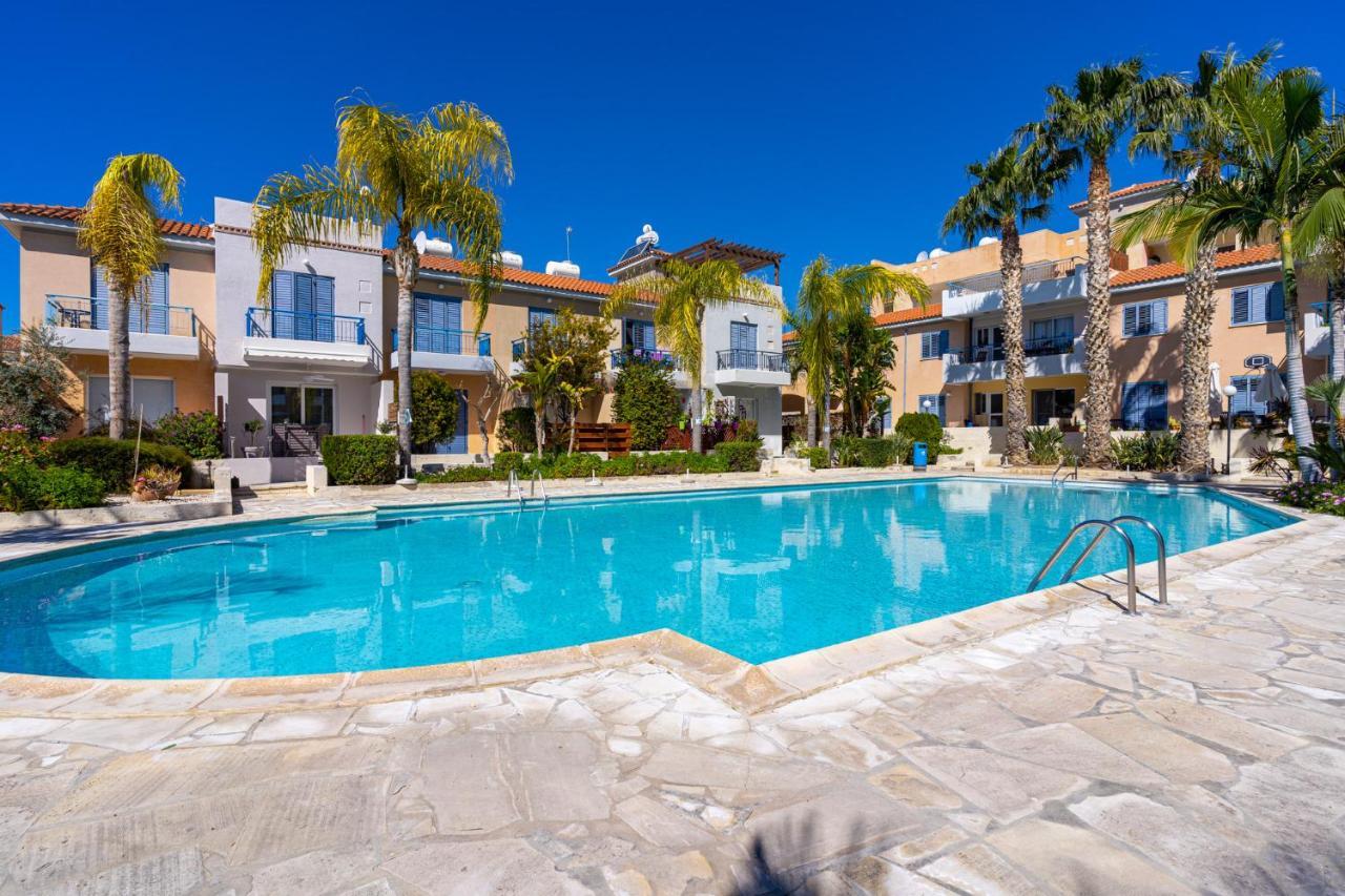 Summer Breeze Holiday Apartment With Pool Paphos Exteriér fotografie
