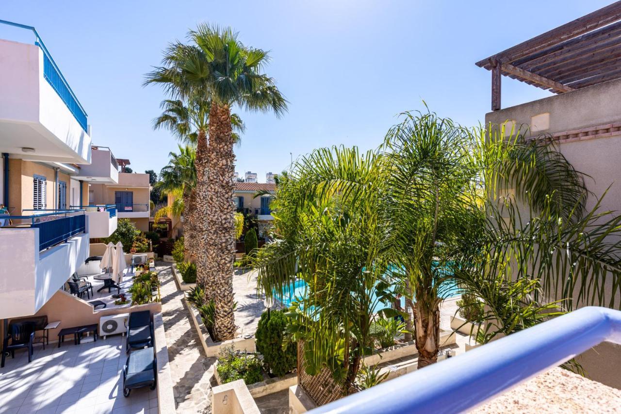 Summer Breeze Holiday Apartment With Pool Paphos Exteriér fotografie