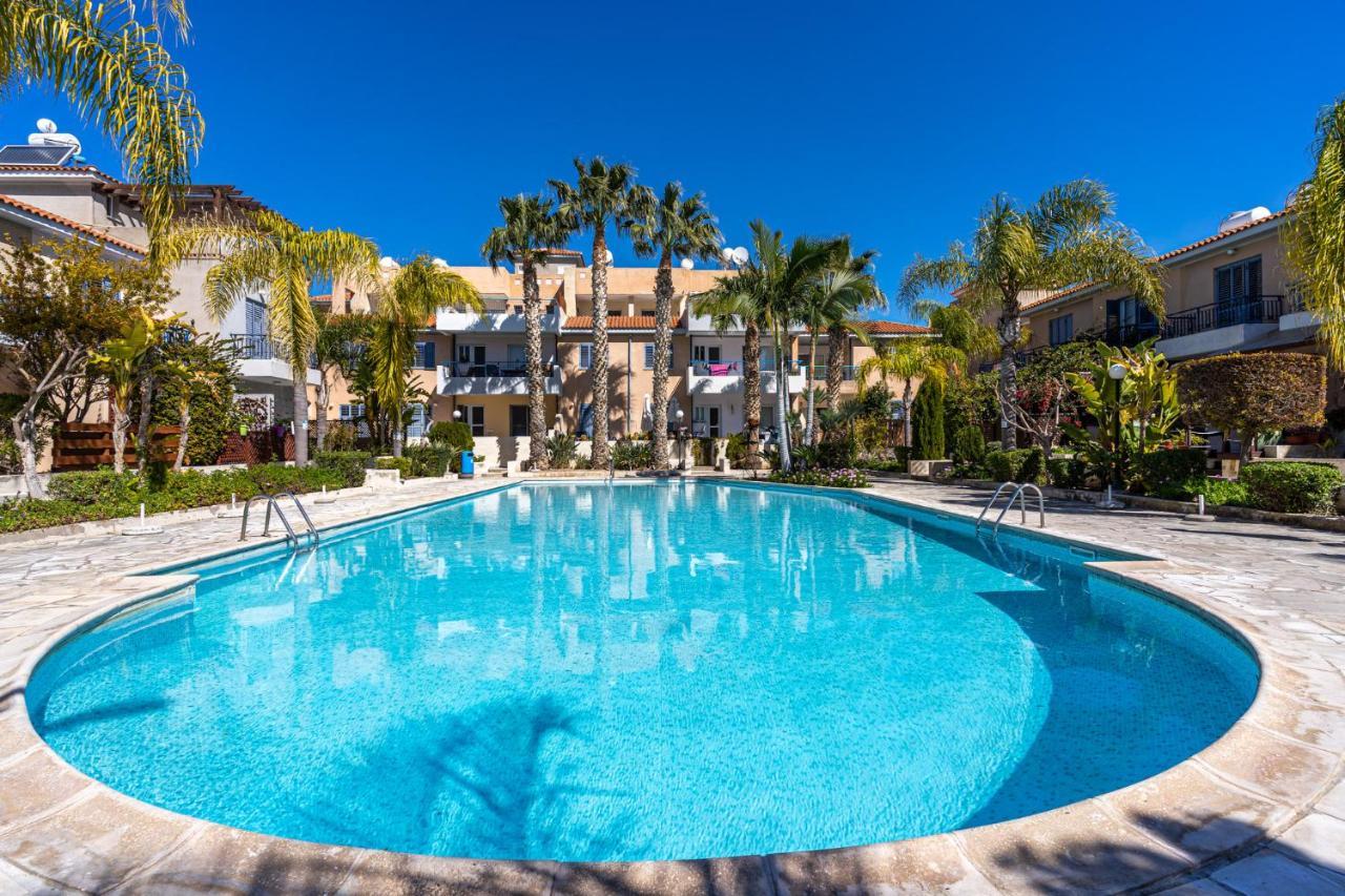 Summer Breeze Holiday Apartment With Pool Paphos Exteriér fotografie