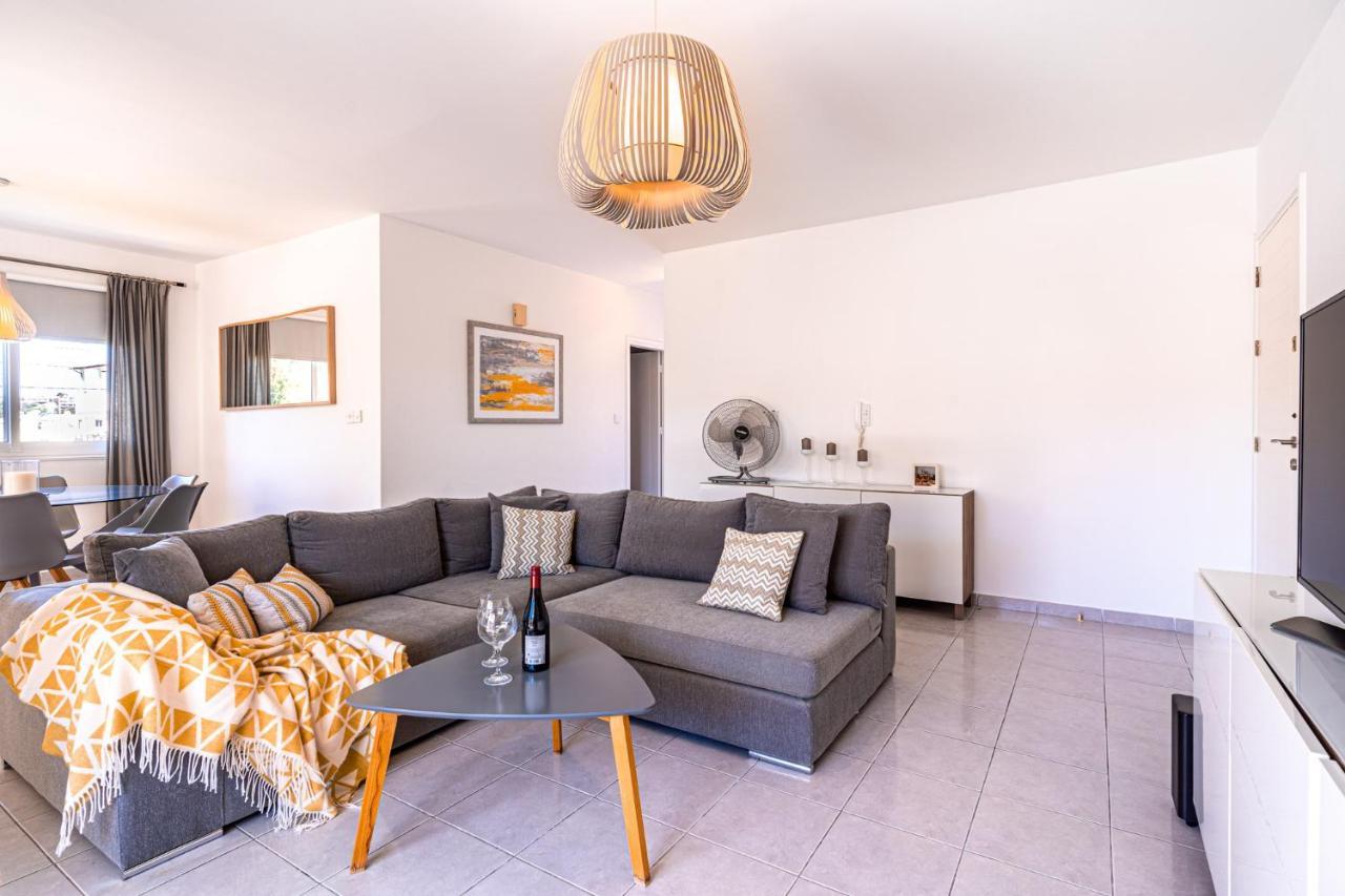 Summer Breeze Holiday Apartment With Pool Paphos Exteriér fotografie