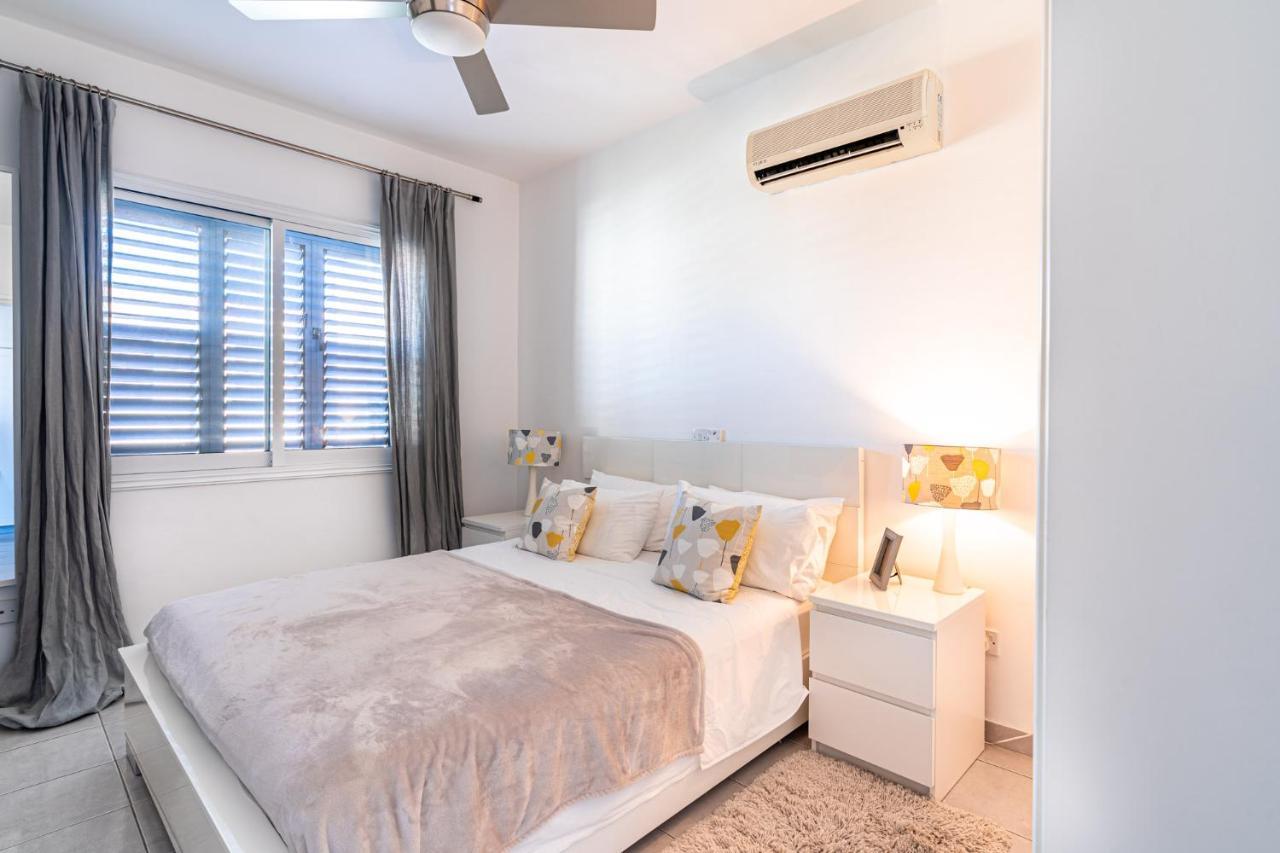 Summer Breeze Holiday Apartment With Pool Paphos Exteriér fotografie