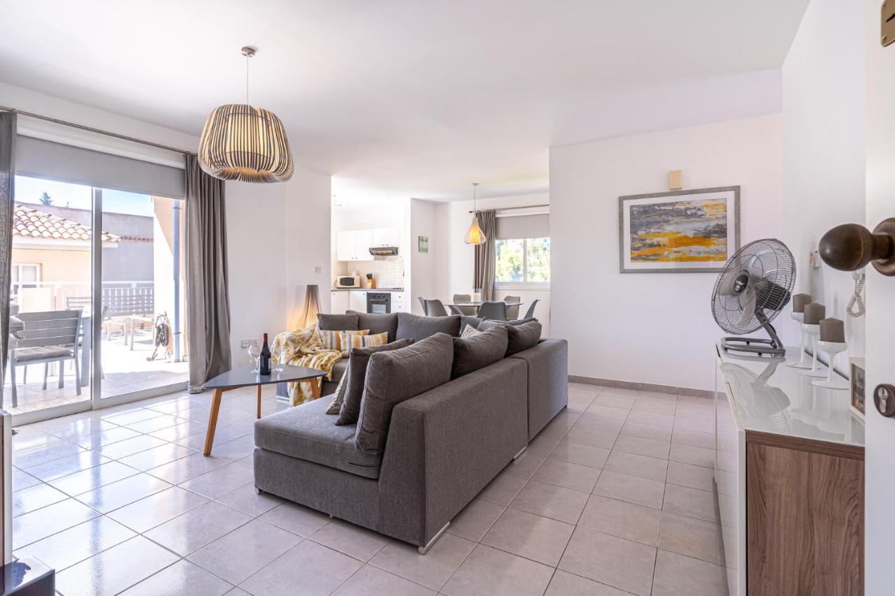 Summer Breeze Holiday Apartment With Pool Paphos Exteriér fotografie