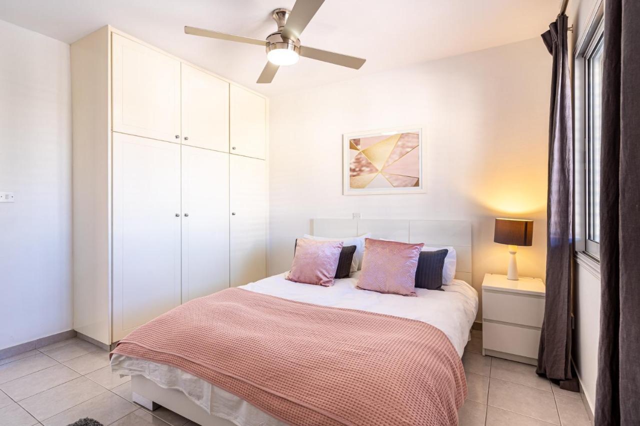 Summer Breeze Holiday Apartment With Pool Paphos Exteriér fotografie